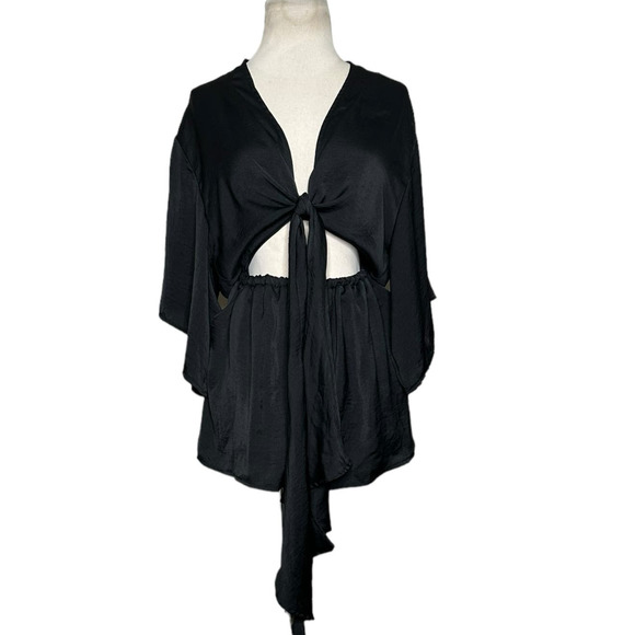 Stolen Hearts black flare sleeves front tie romper size Large - Picture 9 of 11